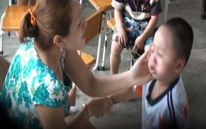 Thắt lòng với nhạc, ảnh chế vụ bảo mẫu hành hạ trẻ em
